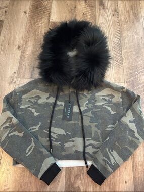 Jocelyn Alien Army Hoodie Khaki Camo crop hoodies with removable fur size small